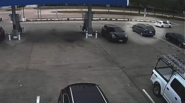 Massive fuel heist: Suspects steal 1,000 gallons of gas from Houston gas station | LiveNOW from FOX
