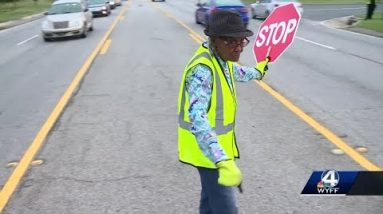 95-year-old crossing guard returns to Upstate school after brief retirement