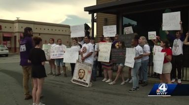 Protesters gather at Anderson Starbucks after demanding union, group says