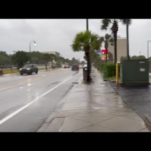 Myrtle Beach reports first signs of storm damage as Ian approaches