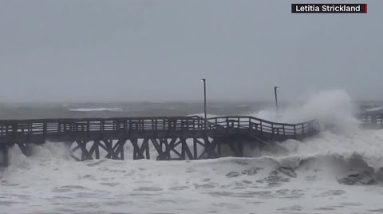 Moment Cherry Grove Pier collapses during Hurricane Ian