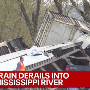 No hazardous material threat after train derails into Mississippi River | LiveNOW from FOX